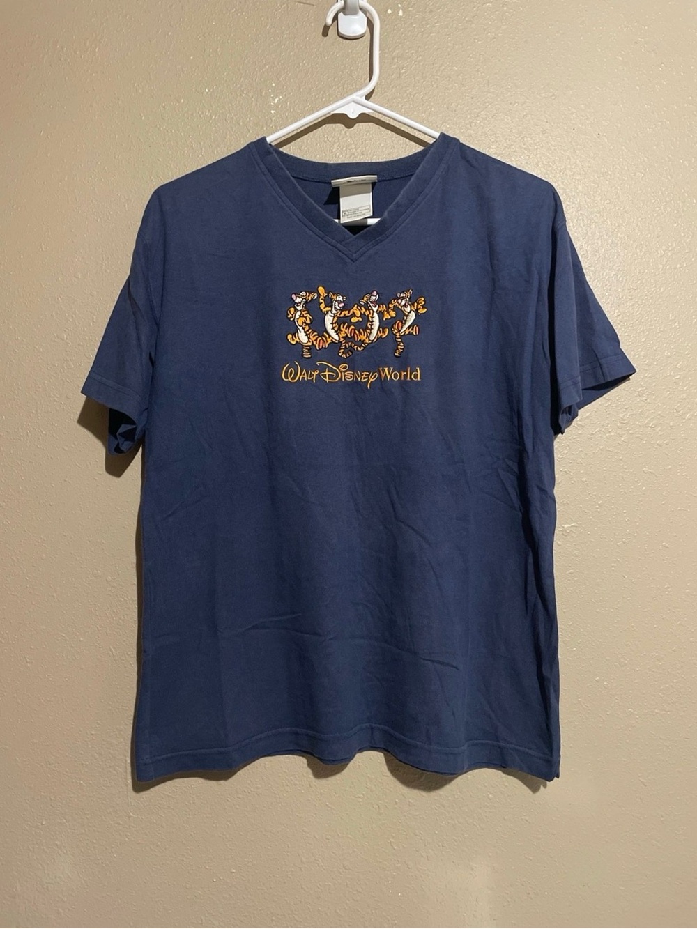 Vintage Walt Disney World Tigger Embroidered Graphic V Neck T-Shirt Youth XL